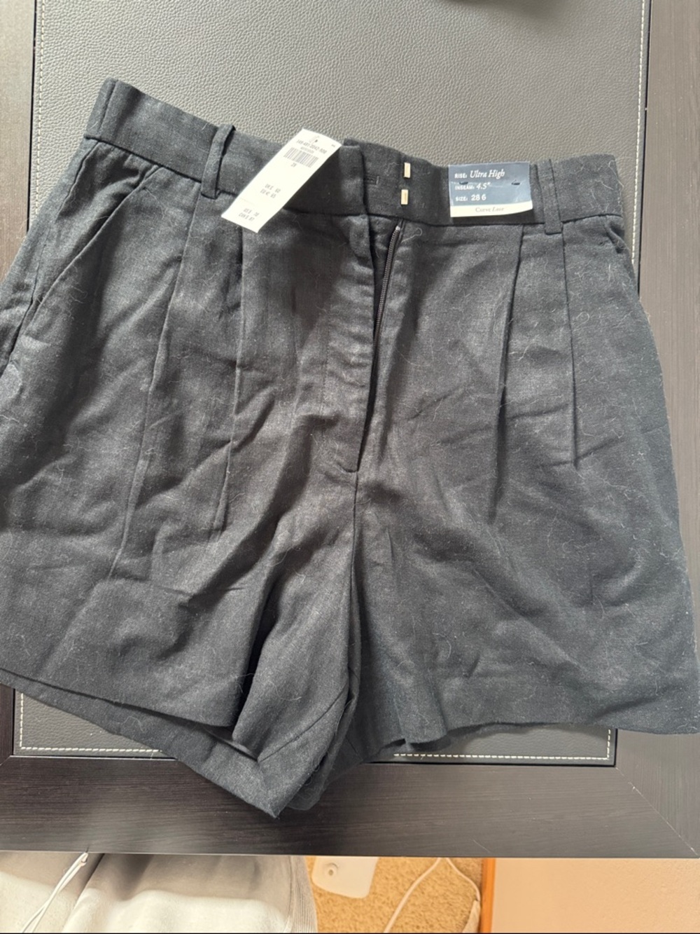 NWT | Abercrombie & Fitch | Women’s Black Pleated Flat-Front Shorts | Size 28
